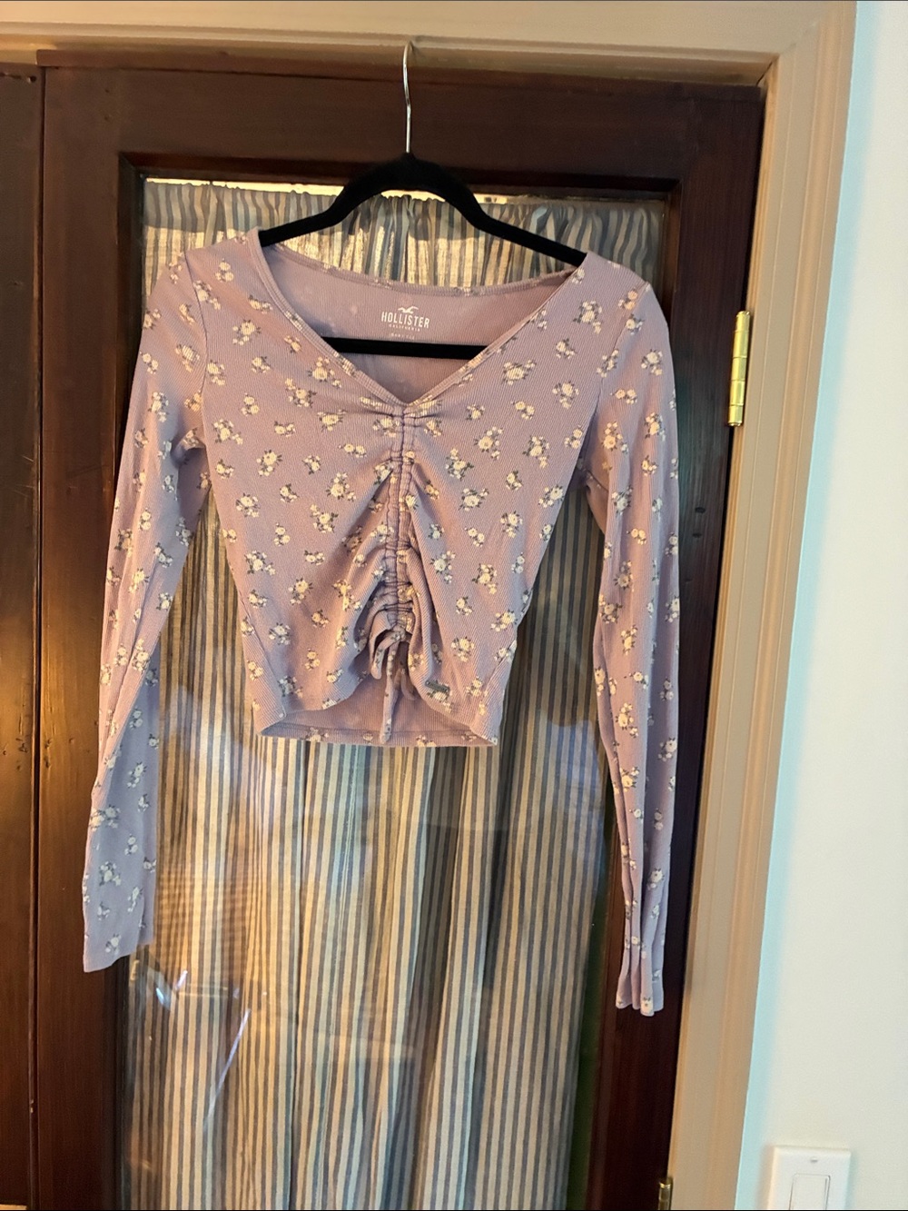 Hollister Lavender Floral Ruched V-Neck Long Sleeve Top